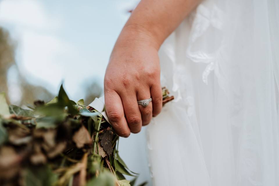 Flowers in hand - @emberphotography