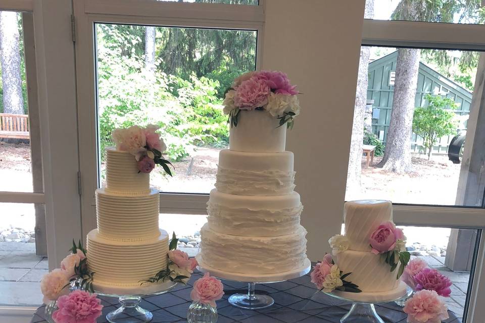 Triple wedding cake display