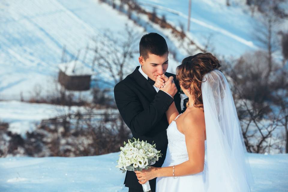 Wedding by the mountain