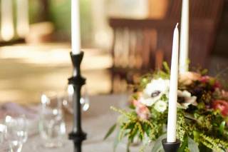 Rustic-style table arrangement