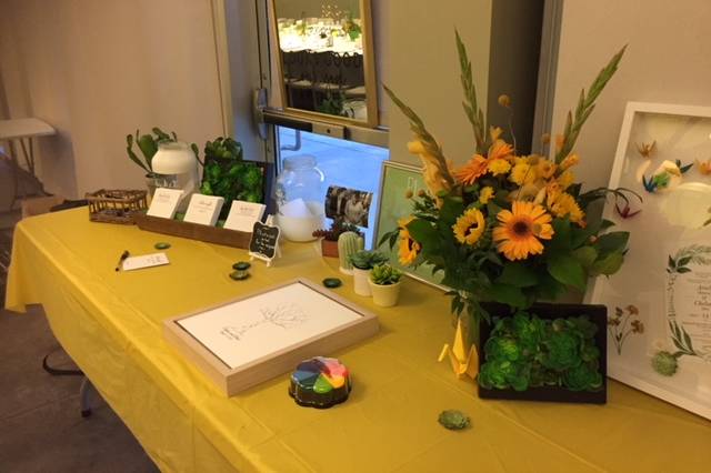 Guest book table