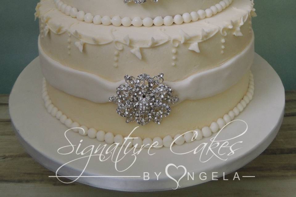 Cake embellished with brooches