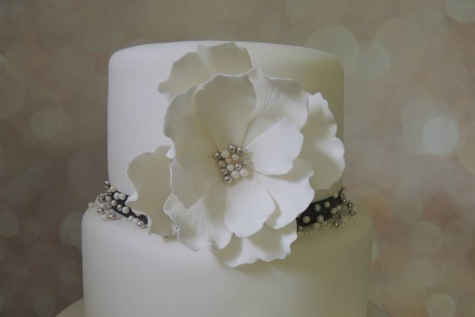 Pearls Signature Cake