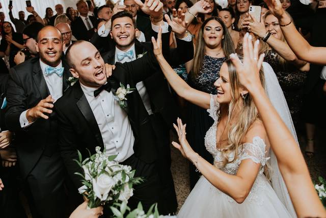Bilingual Wedding DJ Montreal