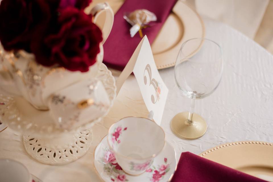 Tea cup setting