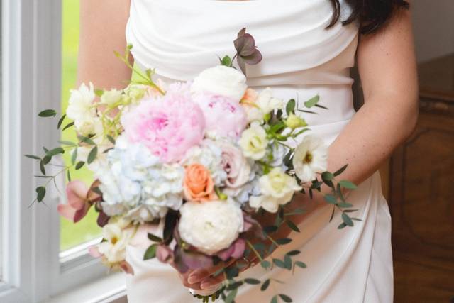 Timeless Bridal Glam with wing