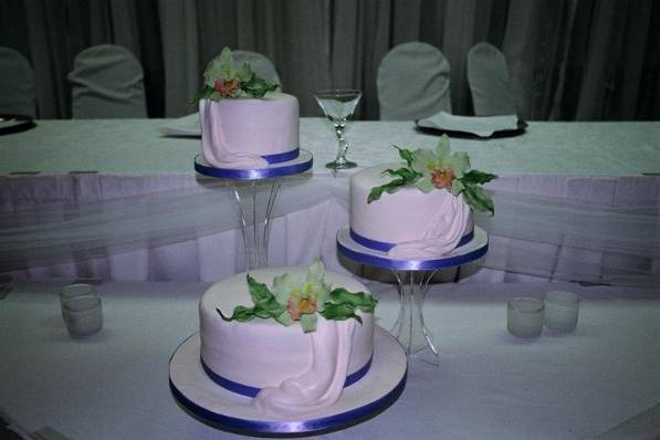 High Quality Acrylic Cake Stands