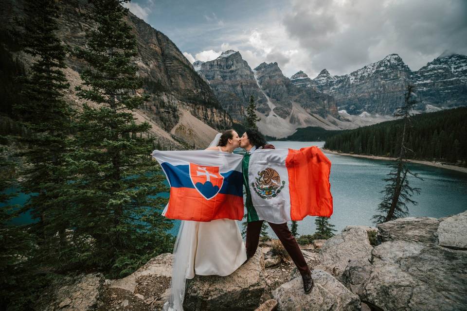 Elopement at Moraine Lake