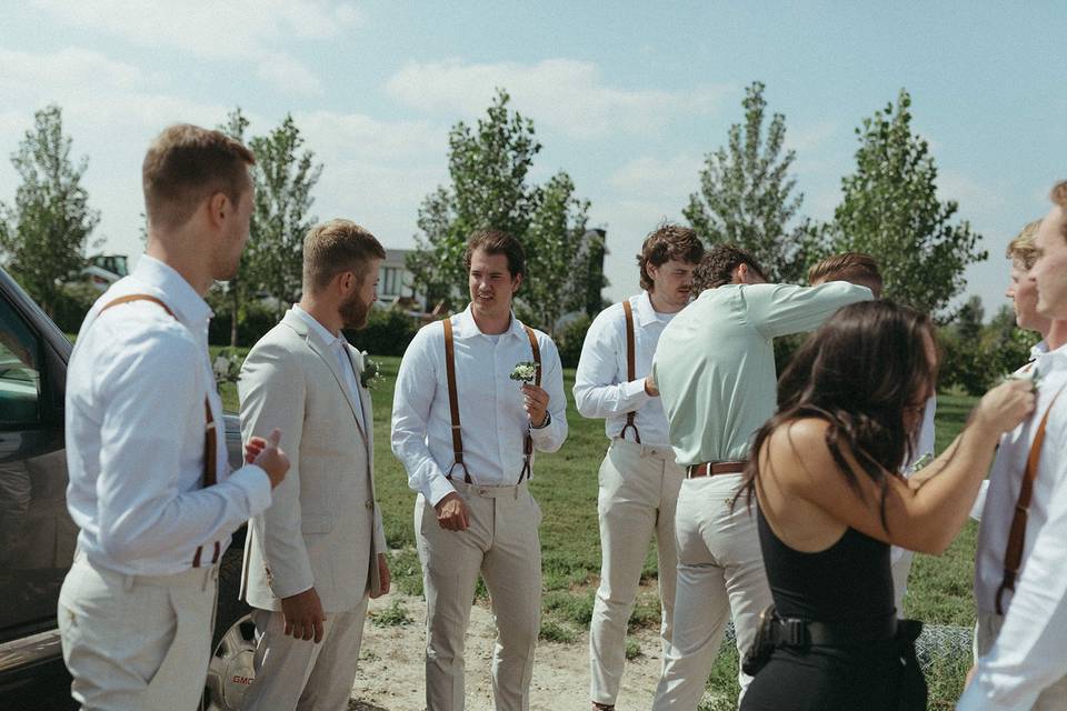 Boutonniere pinning