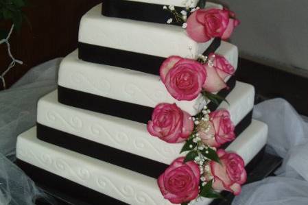 K + S custom cakes and invitations