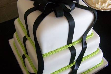 K + S custom cakes and invitations