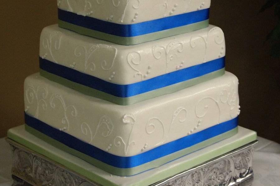 K + S custom cakes and invitations