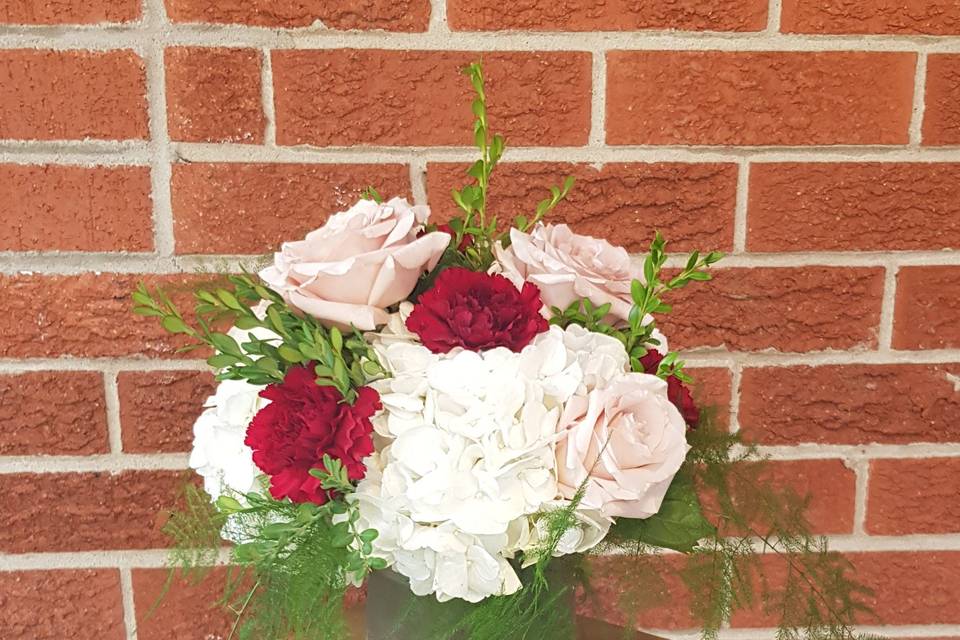 Centerpiece hydrangea roses