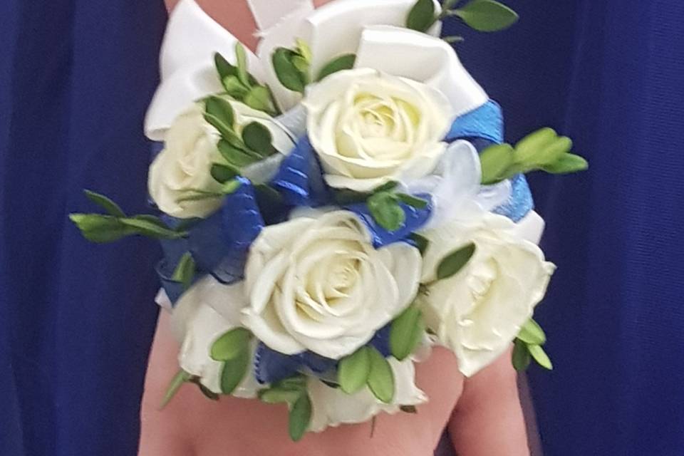 Blue white corsage