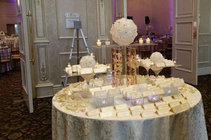 Lace and pearl escort card table