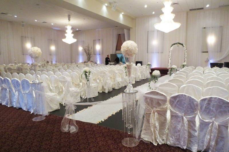 Lace and pearl escort card table