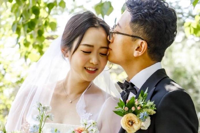 Bridal Bouquet & Boutonniere