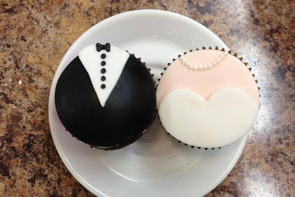 Bride and Groom Cupcakes.jpg