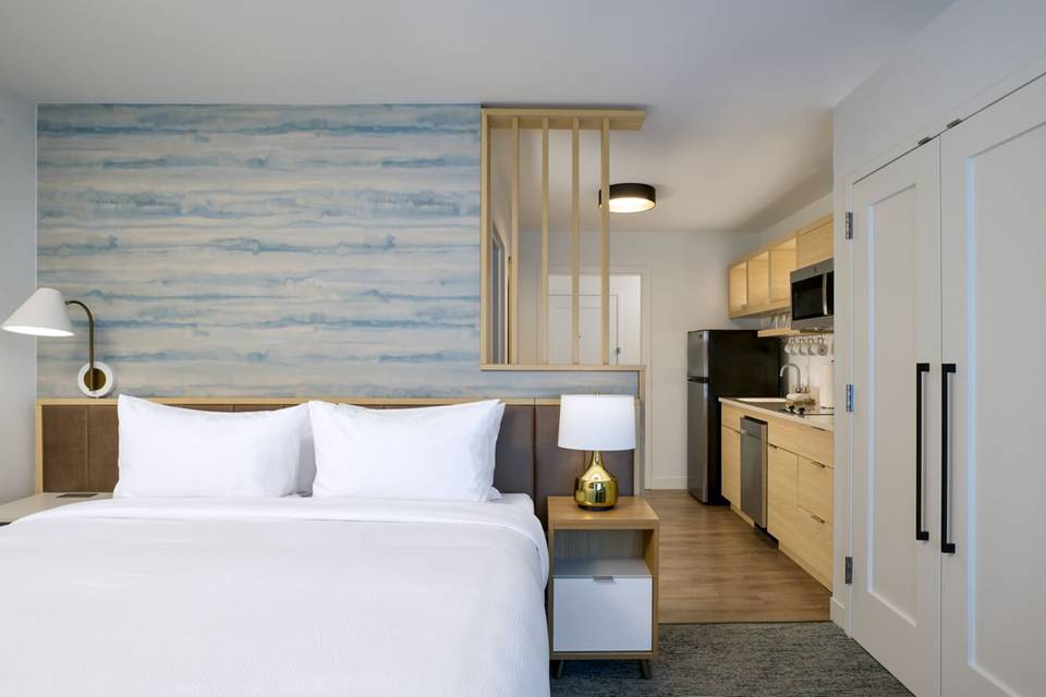 STANDARD KING SUITE