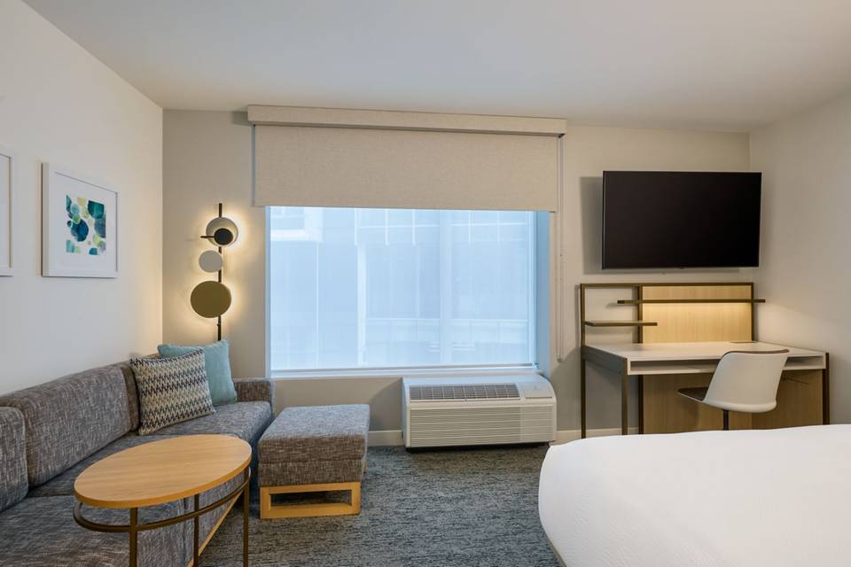 GUESTROOM PHOTO