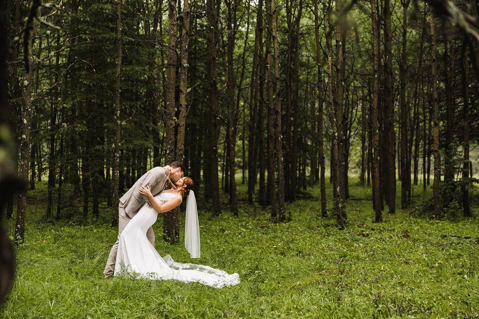 Roots & Roses Dip Kiss