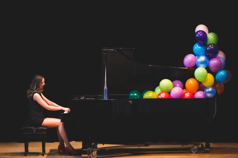 Balloon piano design