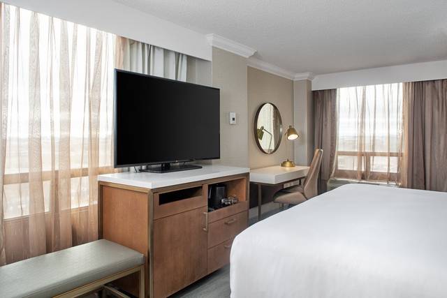 Corner king room