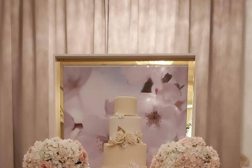 Floral wedding cake