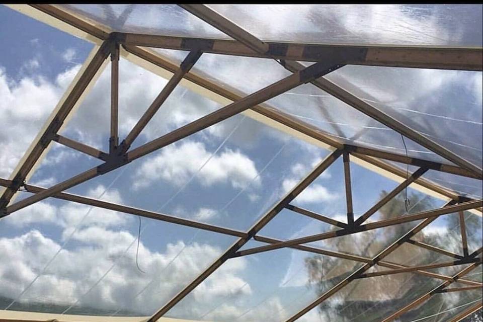 Clear span tent
