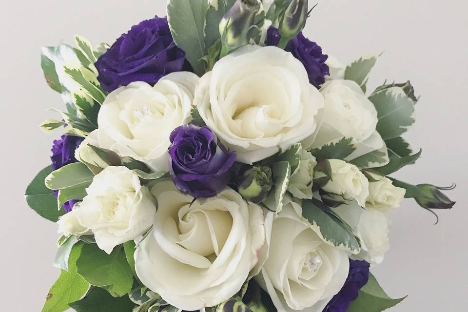 White rose & purple lisianthus