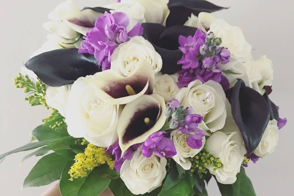 Calla and rose bouquet