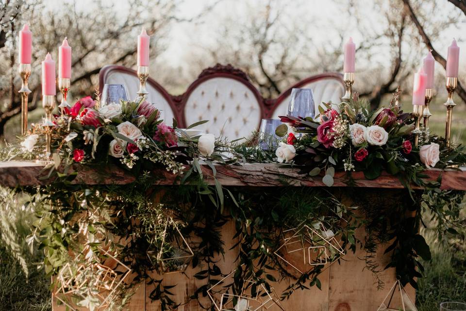 Outdoor sweetheart table