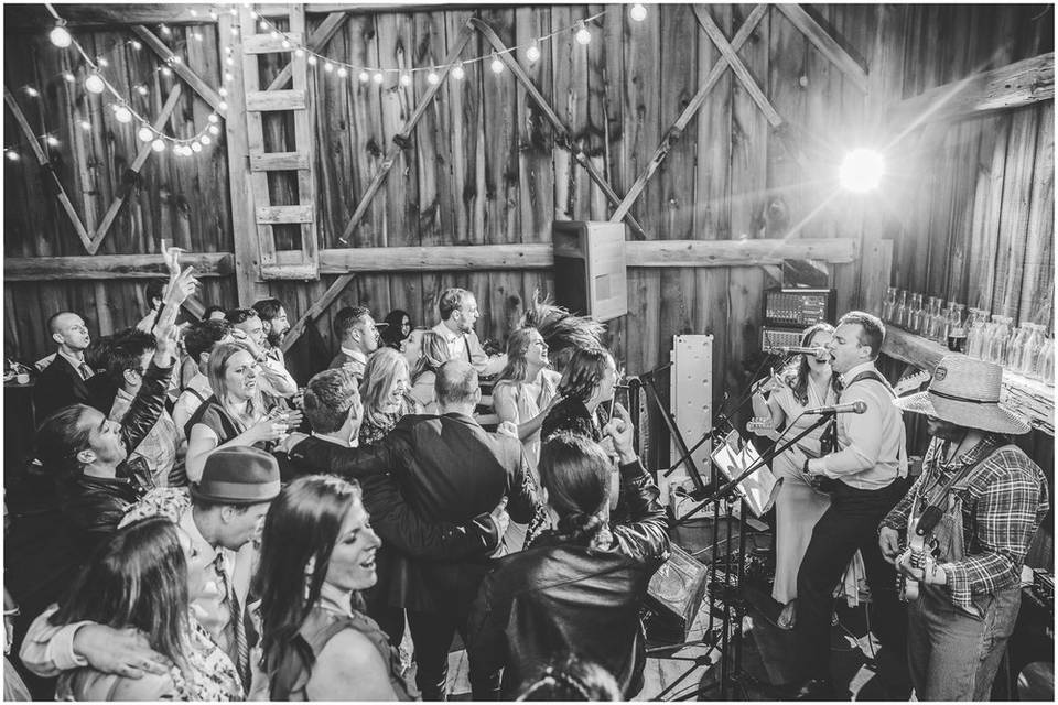 Party in the barn - band or DJ
