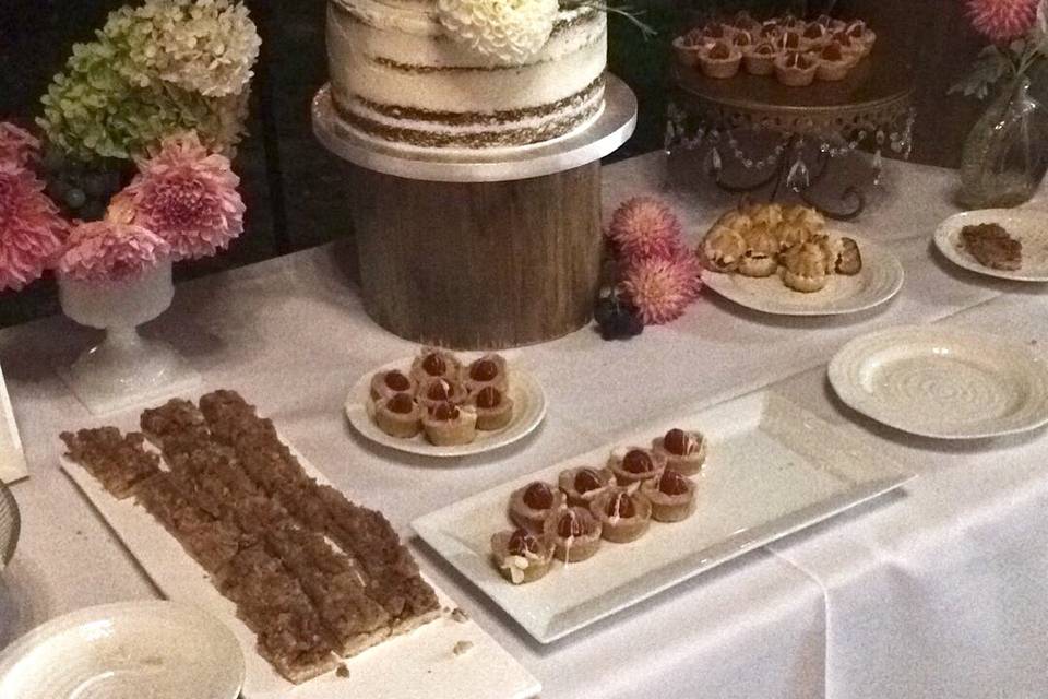 Wedding Cake, Cutting Cake