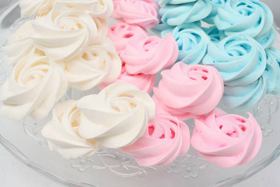 Meringues, desserts