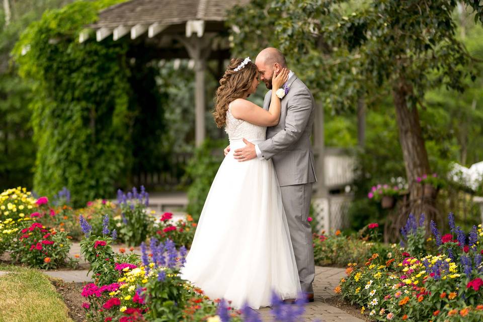 Hastings Lake Garden Wedding