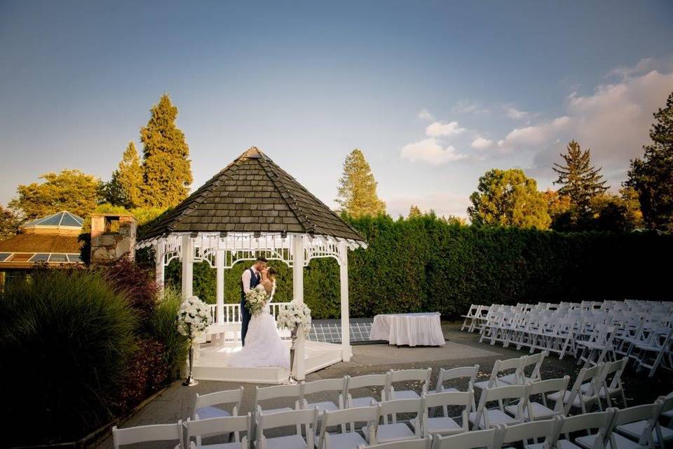 Newlyweds in the gazebo