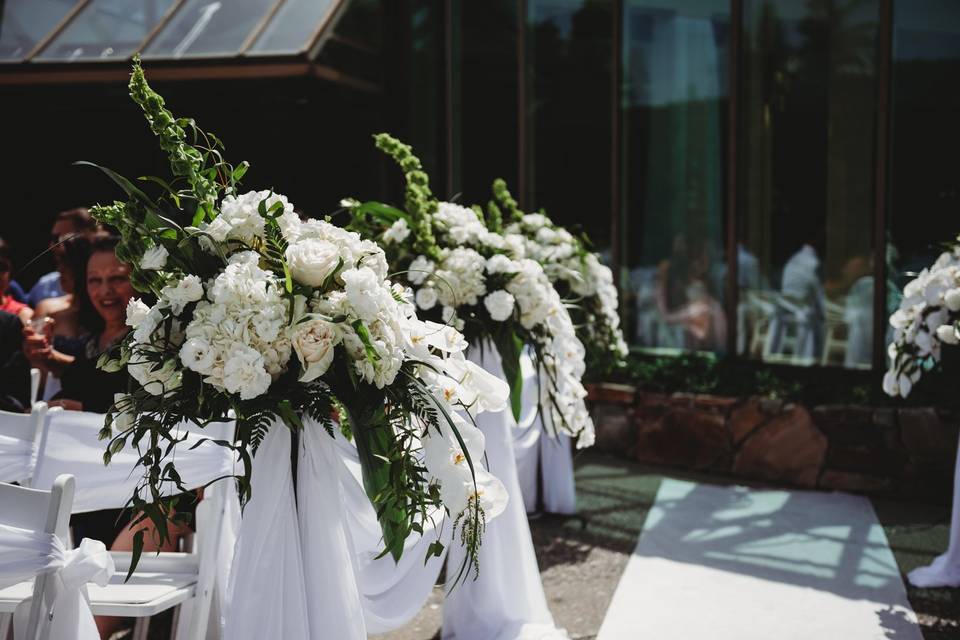 Stunning fresh ceremony floral