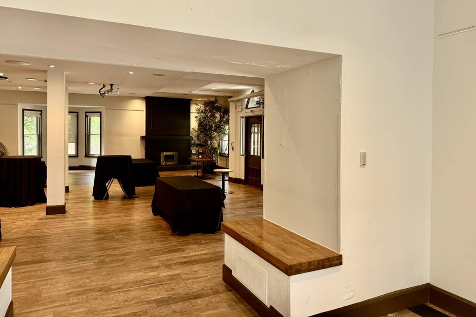 Thomas Lounge-1st Floor