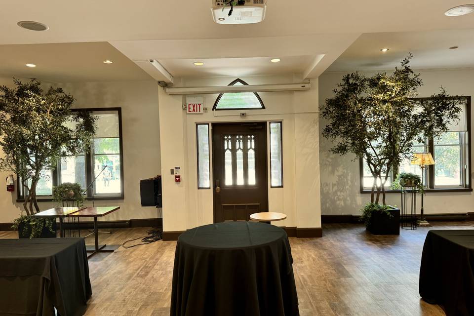 Thomas Lounge-1st Floor