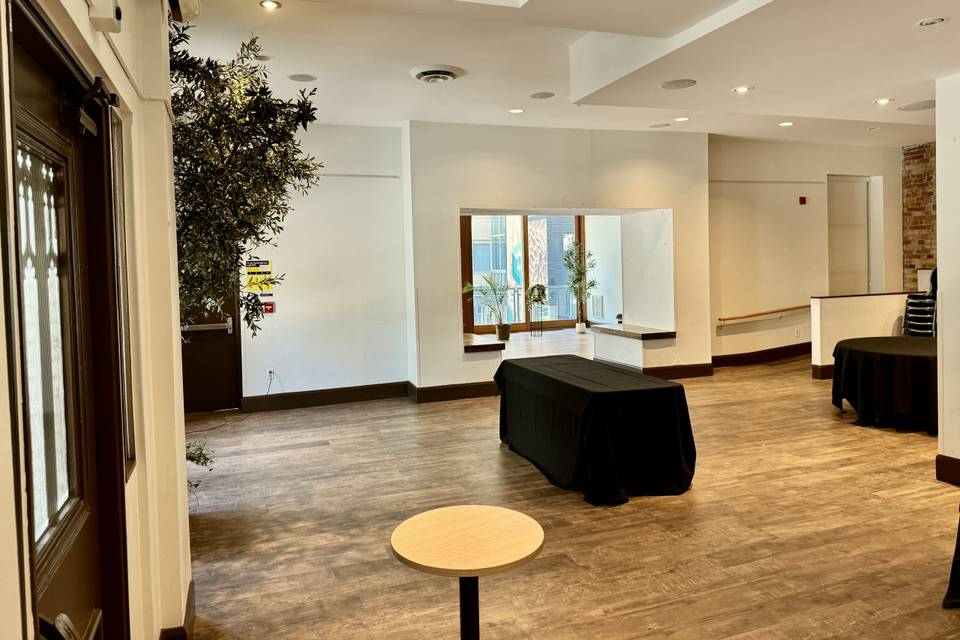 Thomas Lounge-1st Floor