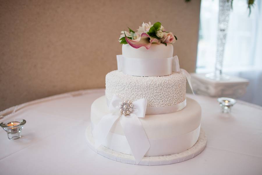 Chic wedding cake