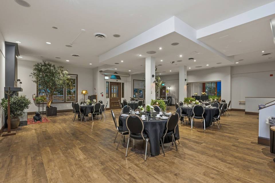 Thomas Lounge