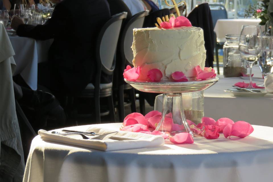 Simple wedding cake