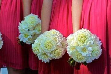 dahlia bridesmaid bouquets.jpg