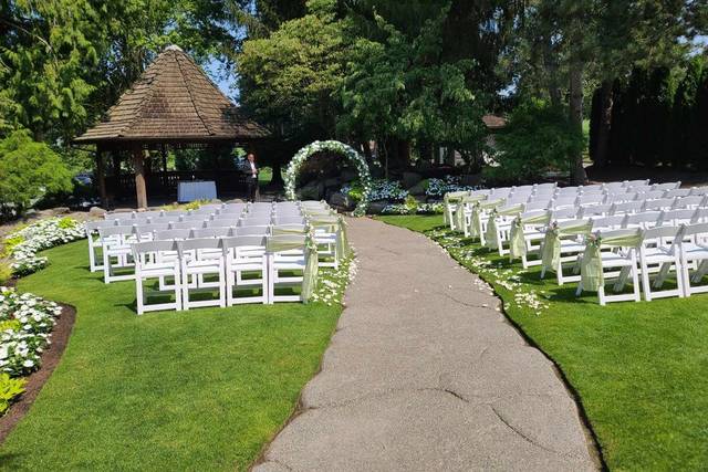 Garden ceremony with arch
