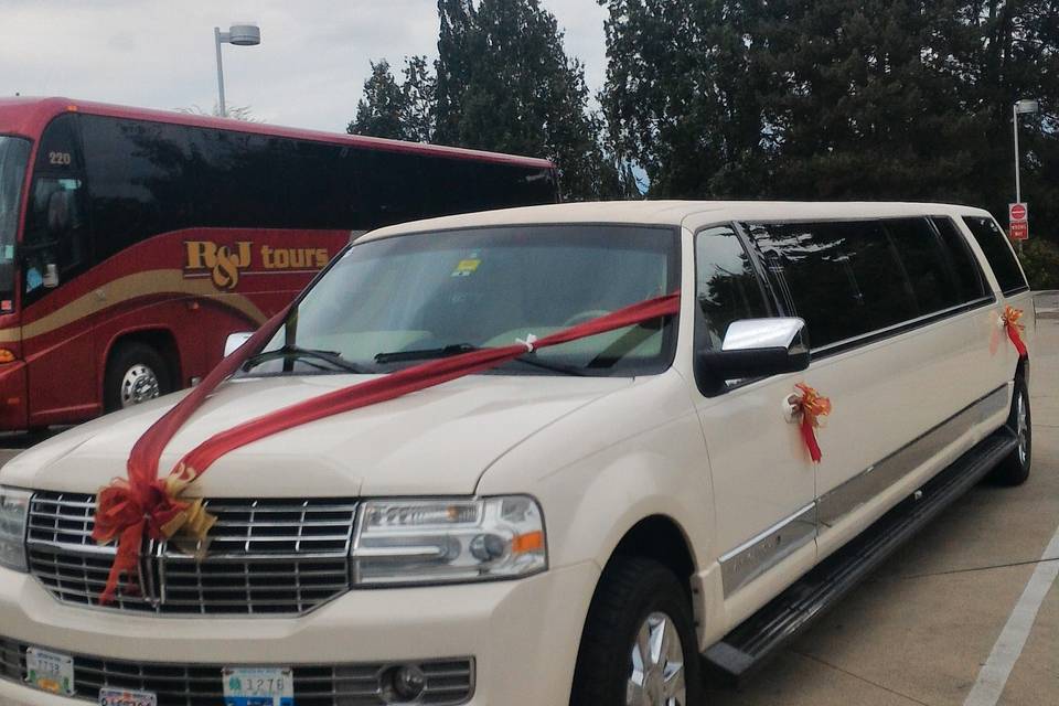 Lincoln Navigator SUV Limos