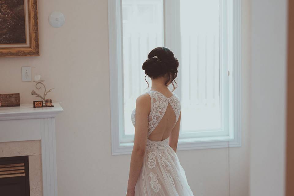 Backless gown