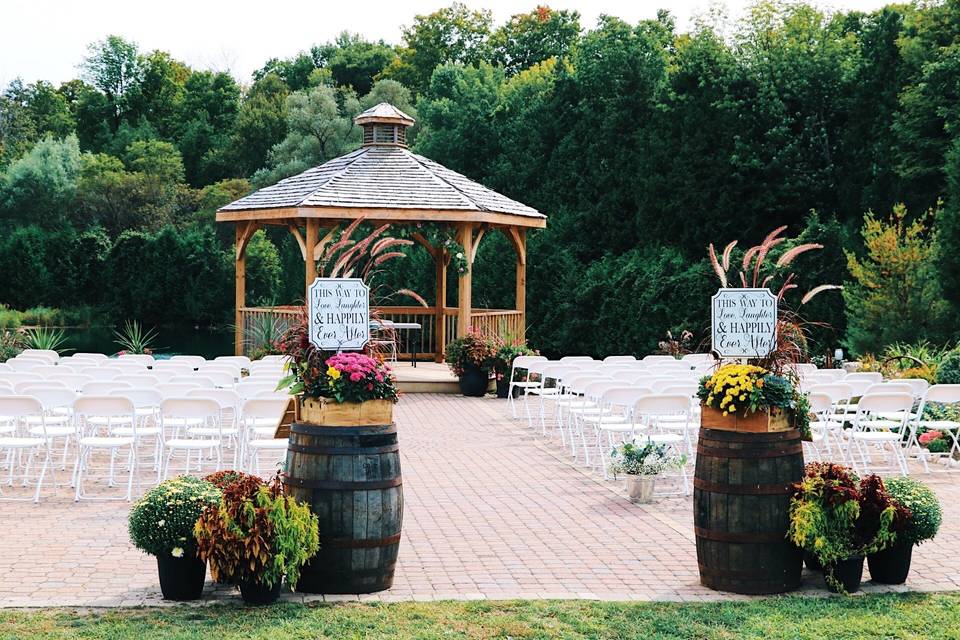 Outdoor wedding decor