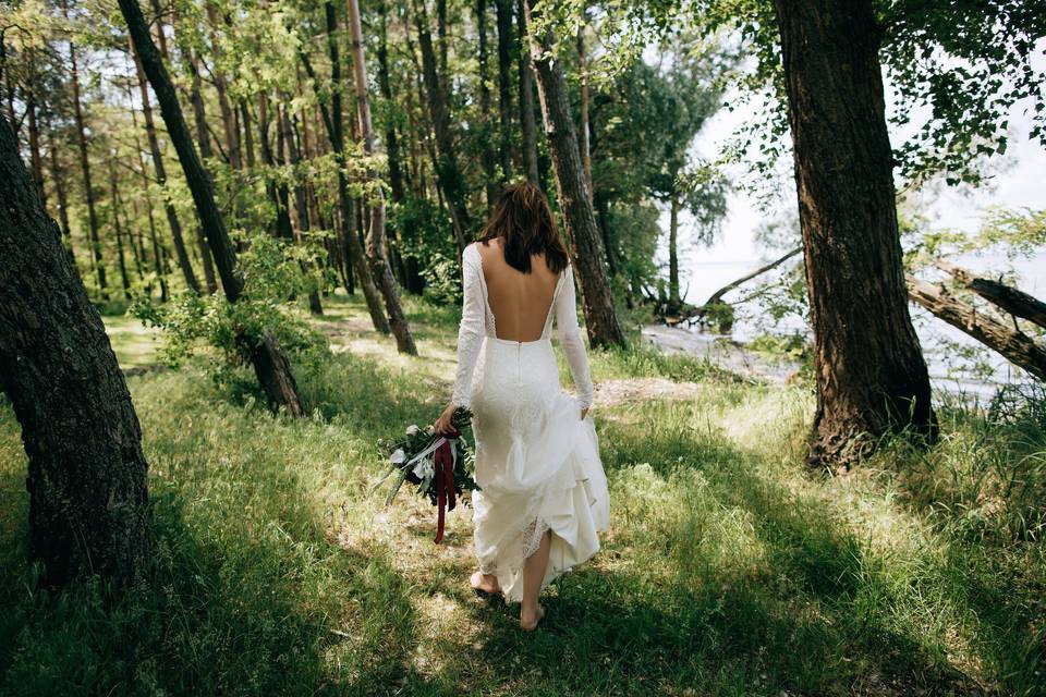 Bride's walk to groom